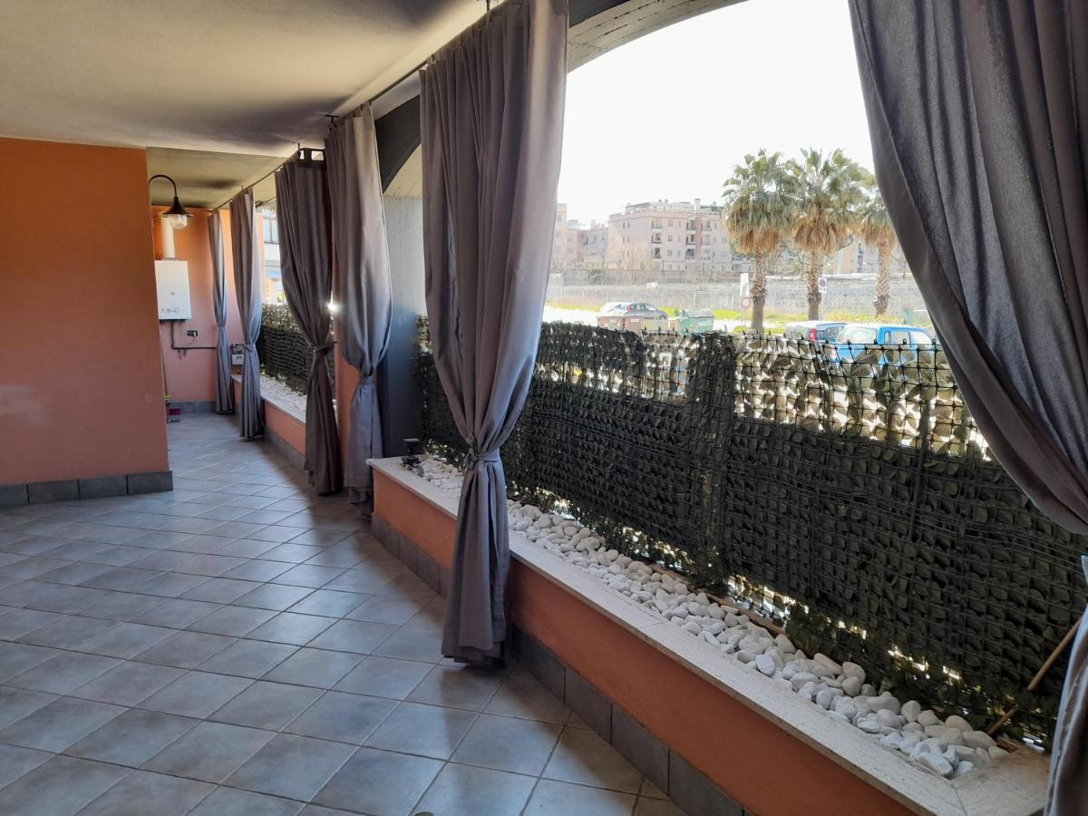 Casa Con Veranda In Centro - Comodo Parcheggio E Garage Incluso Latina Exterior photo
