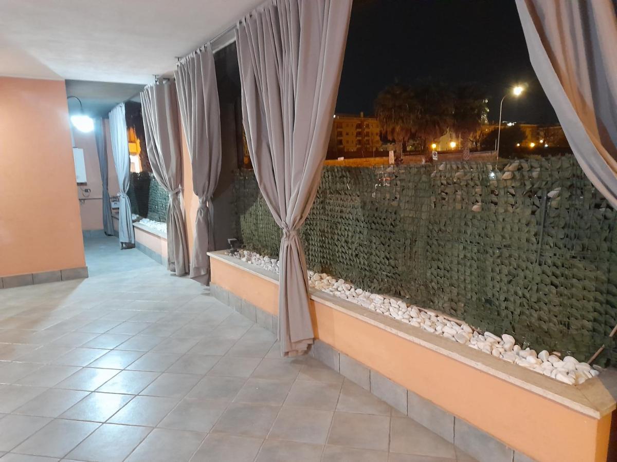 Casa Con Veranda In Centro - Comodo Parcheggio E Garage Incluso Latina Exterior photo