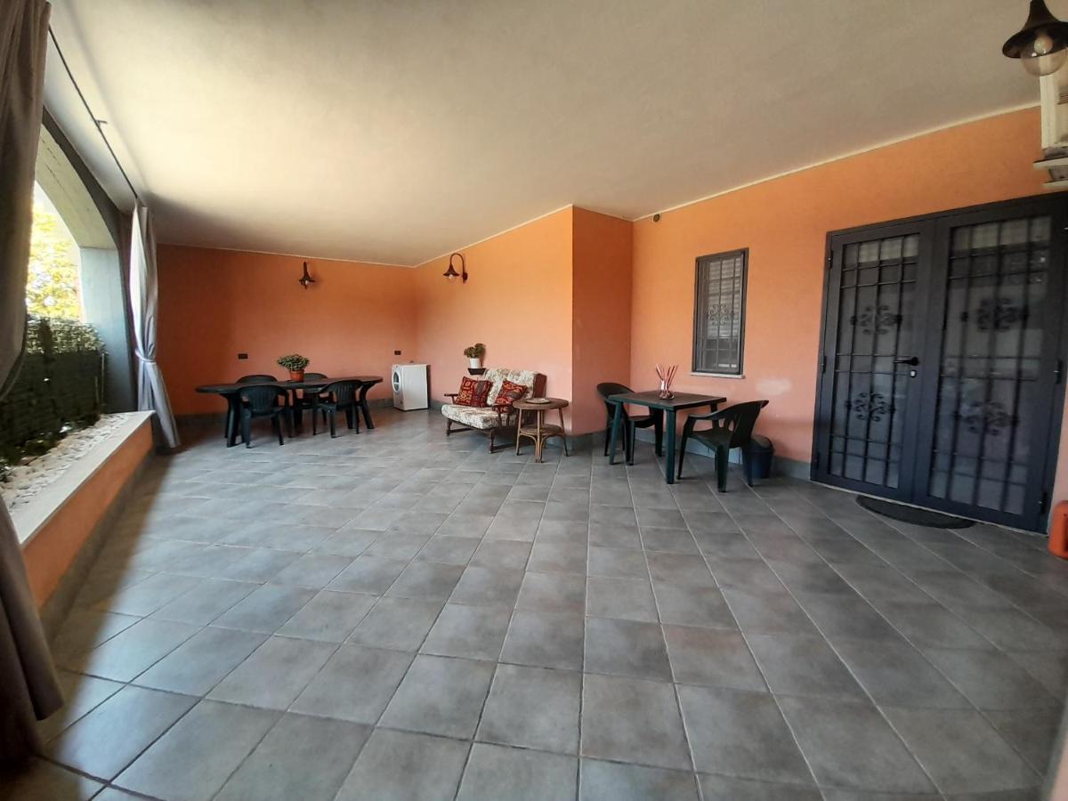 Casa Con Veranda In Centro - Comodo Parcheggio E Garage Incluso Latina Exterior photo