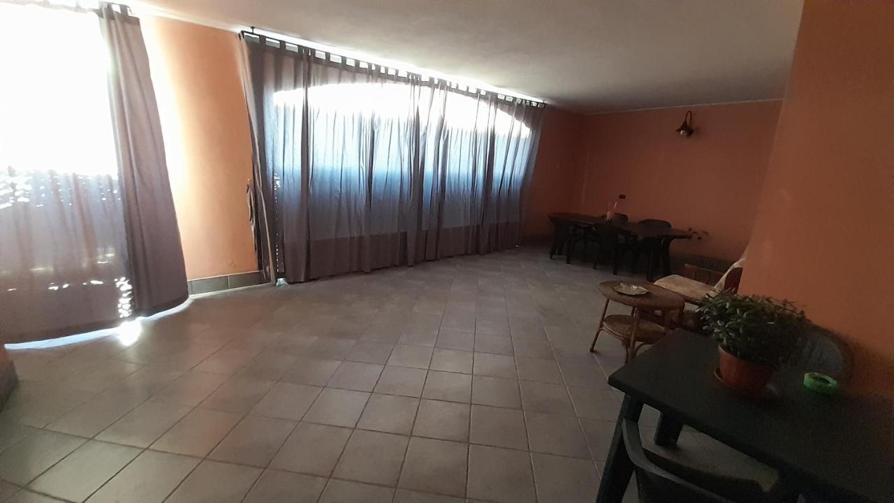 Casa Con Veranda In Centro - Comodo Parcheggio E Garage Incluso Latina Exterior photo
